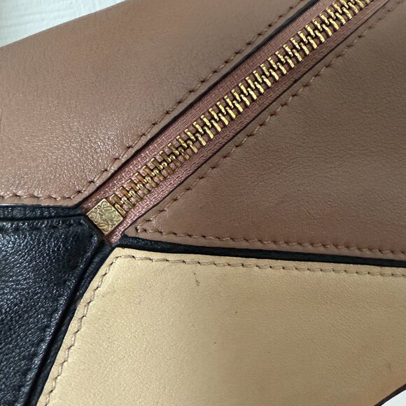 LOEWE PUZZLE - SIZE SMALL - LEATHER - VERY GOOD PRE-LOVED CONDITION - Picture 9 of 16